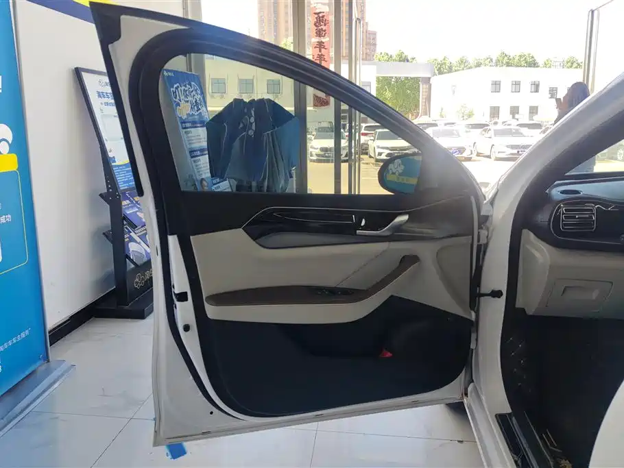BYD Qin PLUS 2024 Glory Edition EV 420KM Leading фото 7