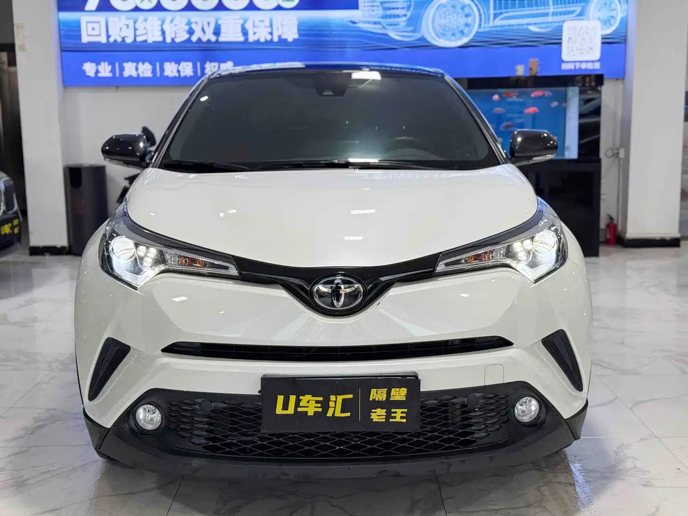 Toyota C-HR 2018 2.0L Leading Sunroof Edition V фото 2