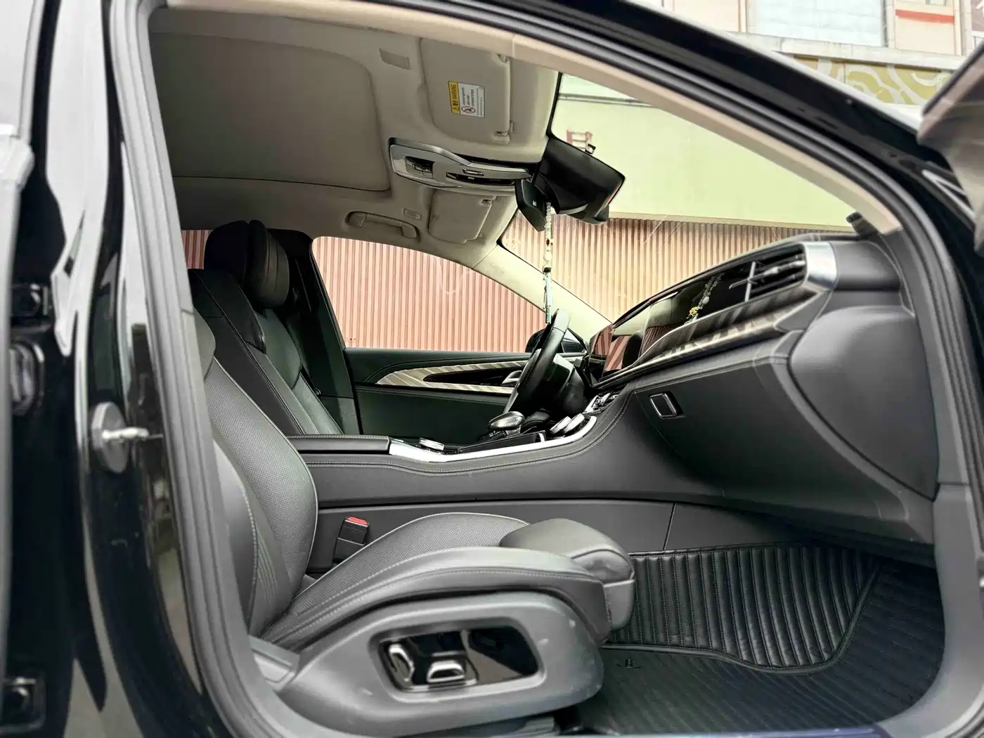 Hongqi H9 2022 2.0T Smart Connect Flag Enjoy Edition фото 11