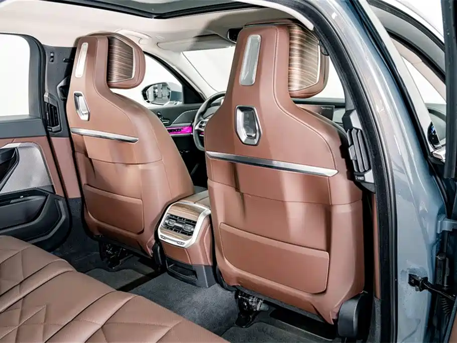 BMW 7 Series 2023 Model 740Li Leading Luxury Package фото 23