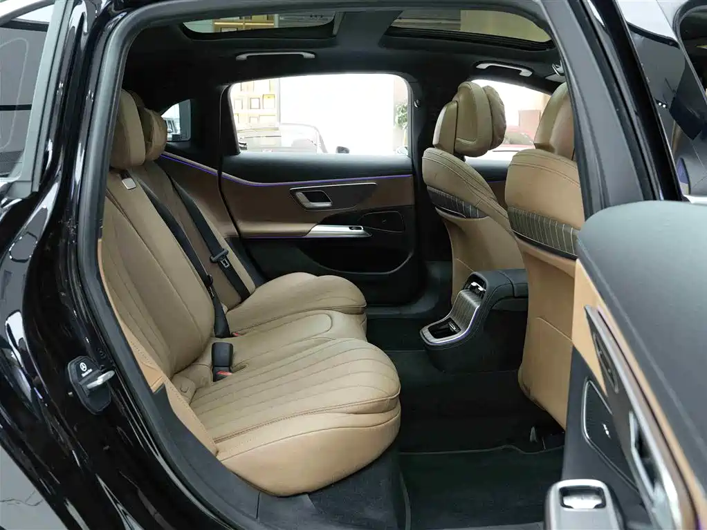 Mercedes-Benz E-Class 2025 E 300 L Fashion фото 13