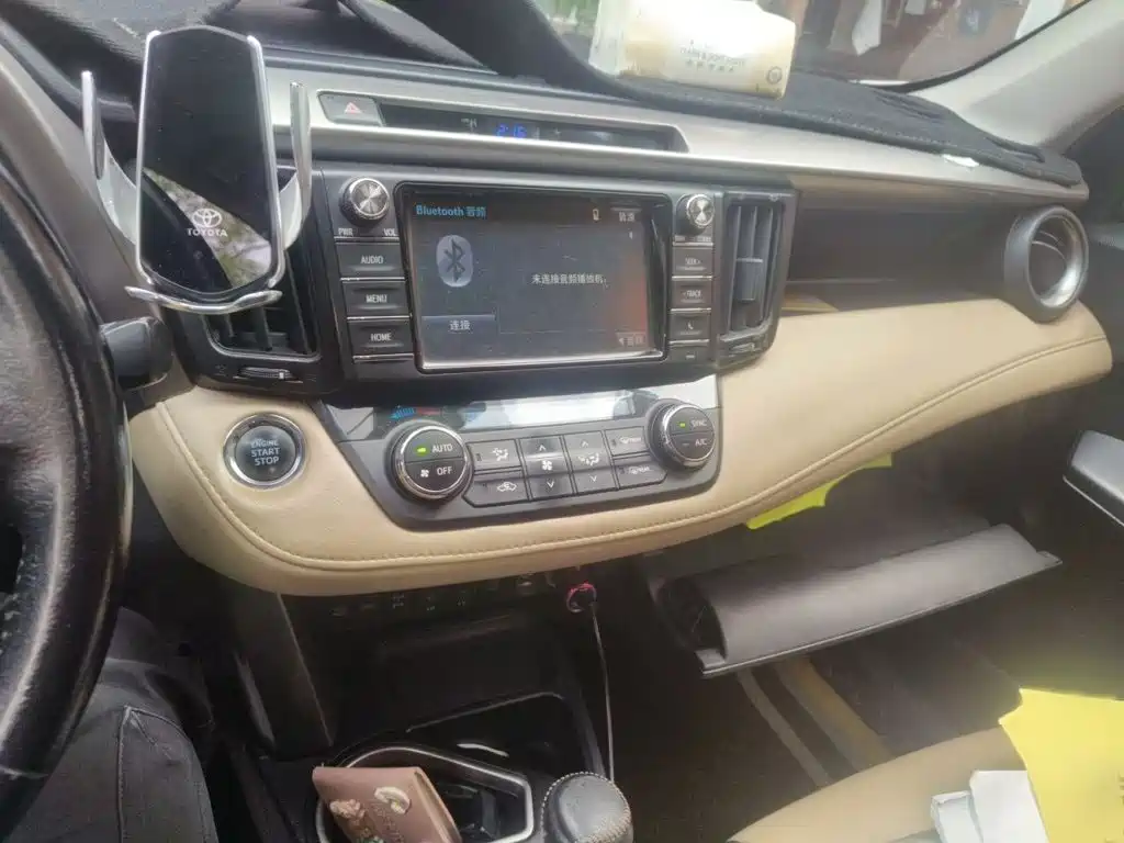 Фото 6 - Toyota RAV4