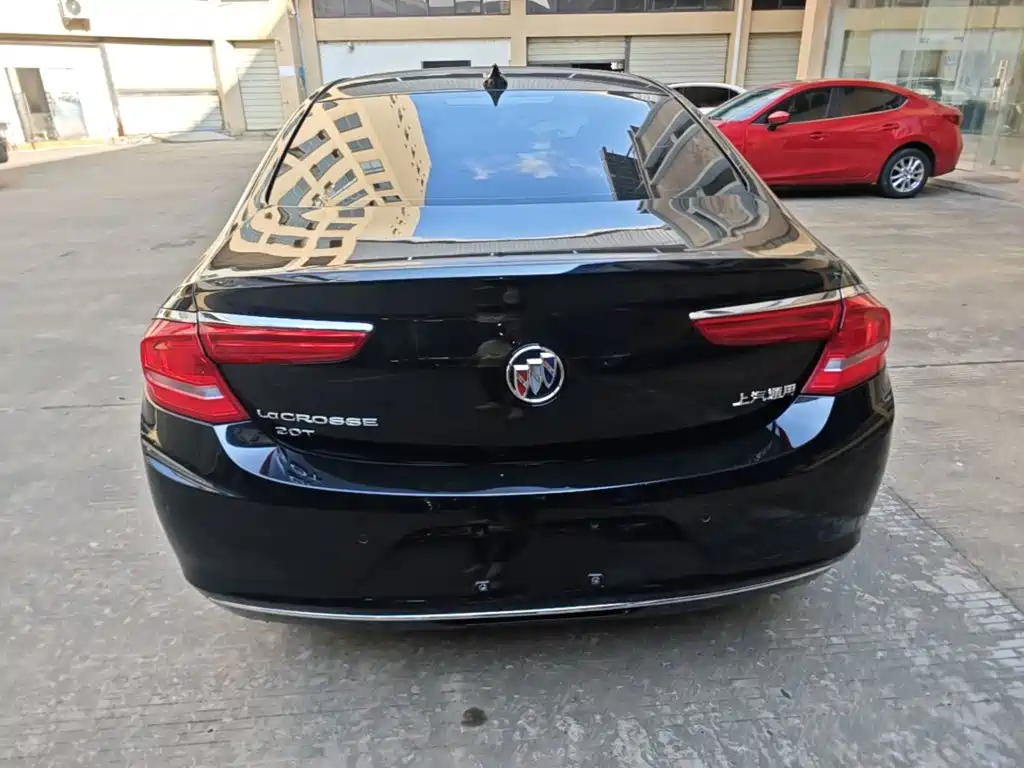 Photo 6 - Buick LaCrosse