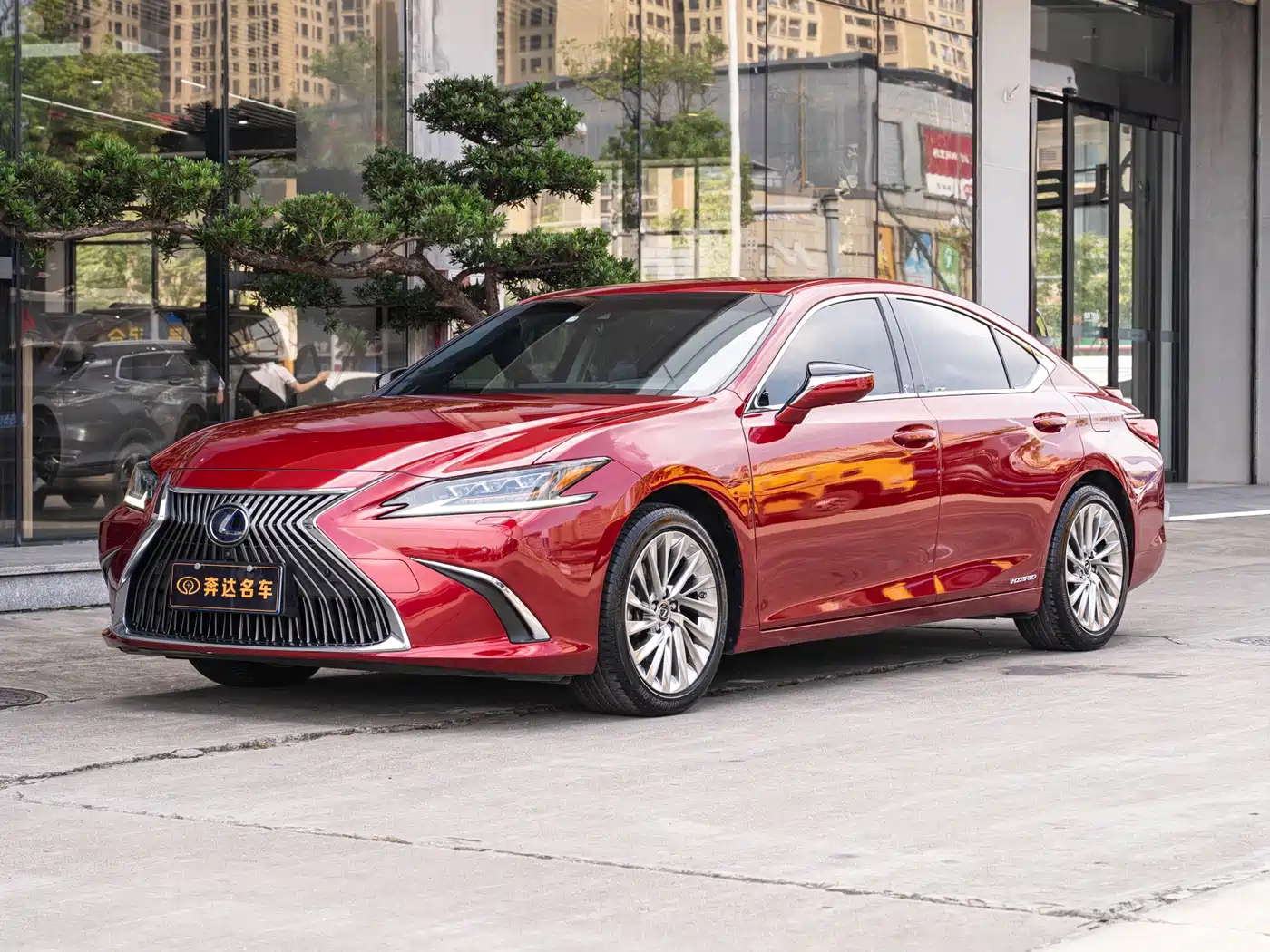 Photo 1 - Lexus ES