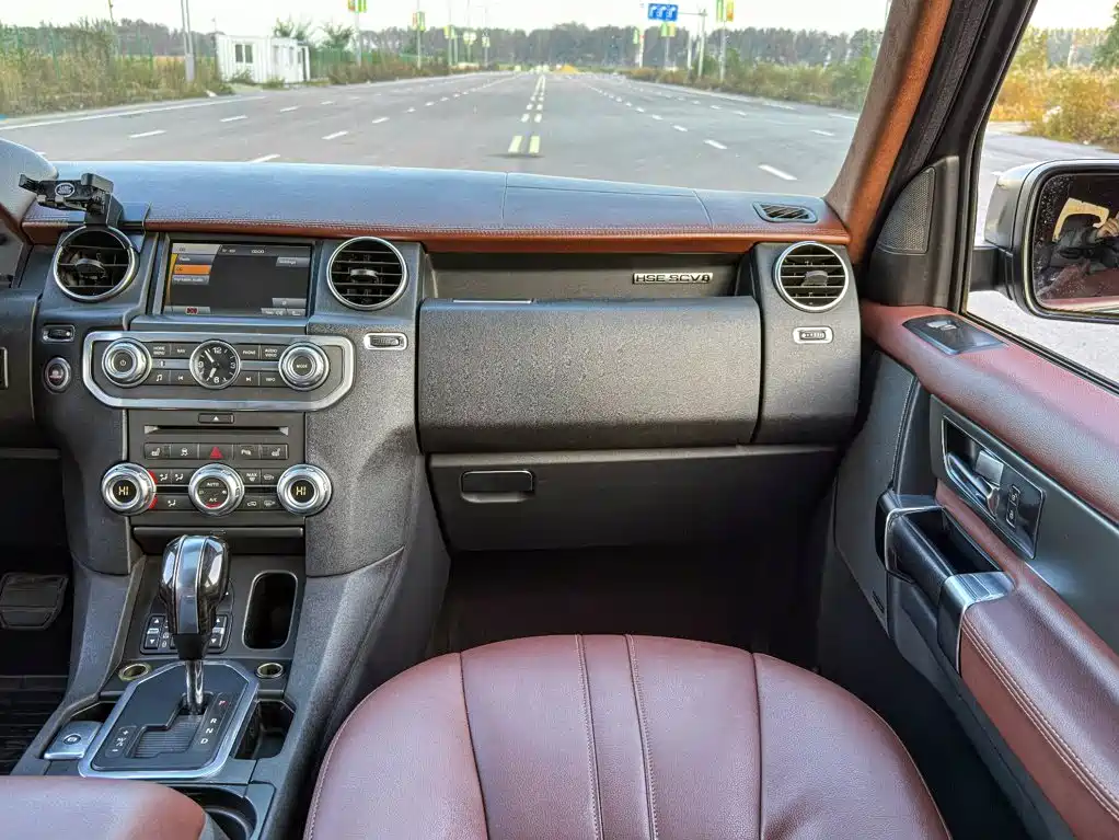 Фото 22 - Land Rover Discovery