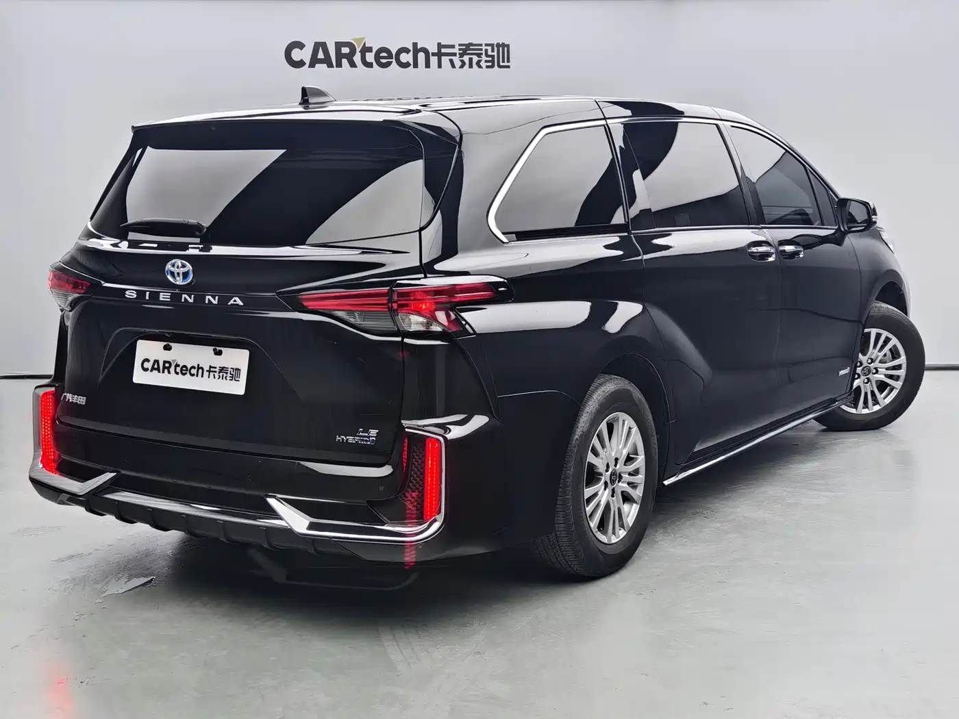 Toyota Sienna 2023 2.5L Hybrid Comfort Edition фото 4