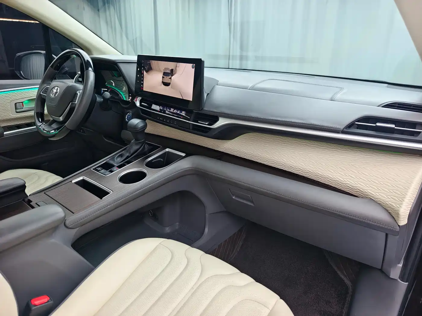 Toyota Sienna 2023 2.5L Hybrid Comfort Edition фото 17