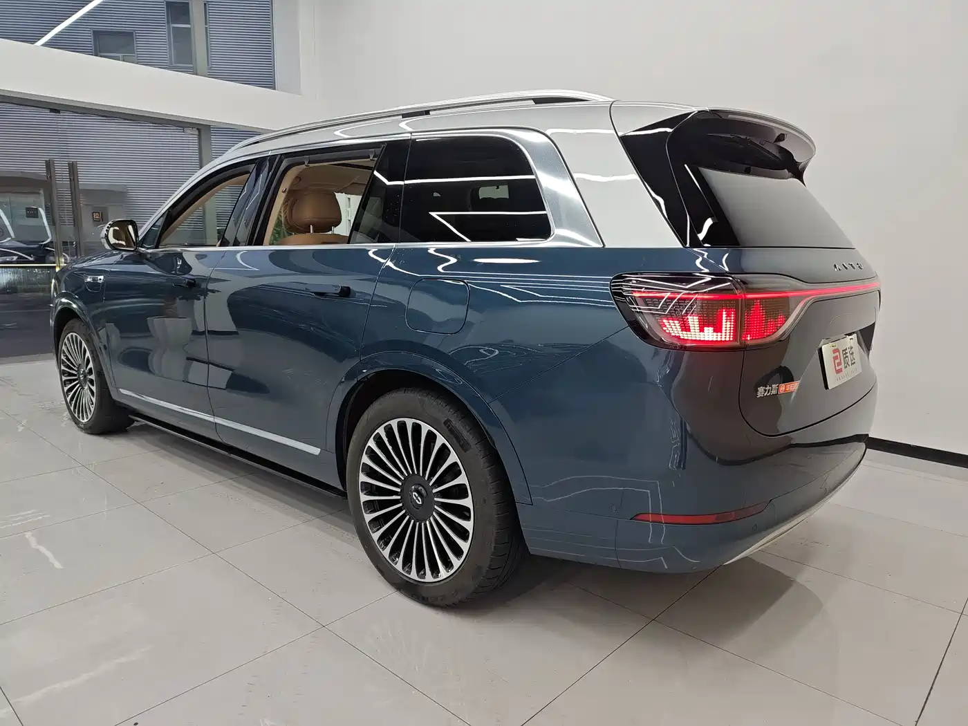 AITO Wenjie AITO M9 2024 Model Extended Range Ultra Edition 52kWh 5-Seater фото 3