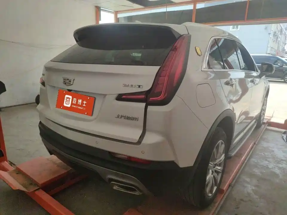 CADILLAC XT4