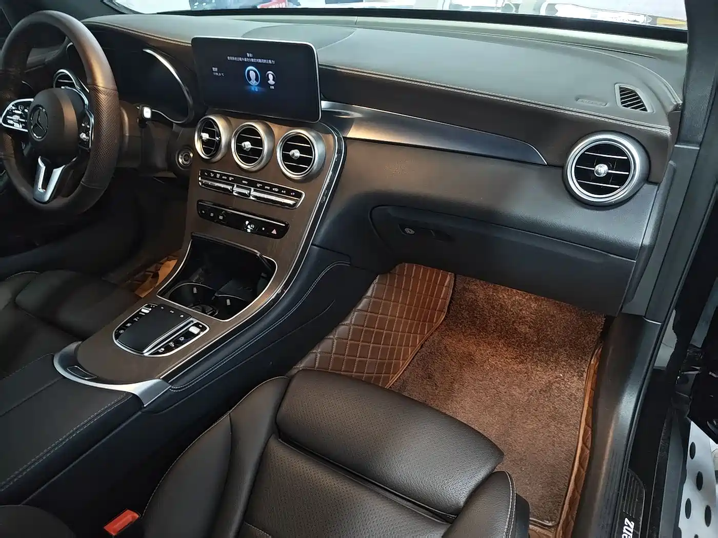 Mercedes-Benz GLC 2020 Facelift GLC 260 L 4MATIC Luxury фото 10