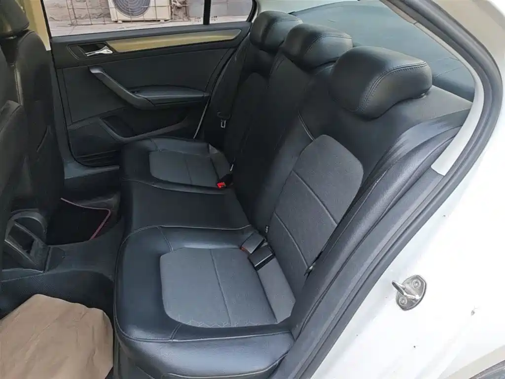 Volkswagen Santana 2015 1.6L Automatic Comfort Edition фото 17