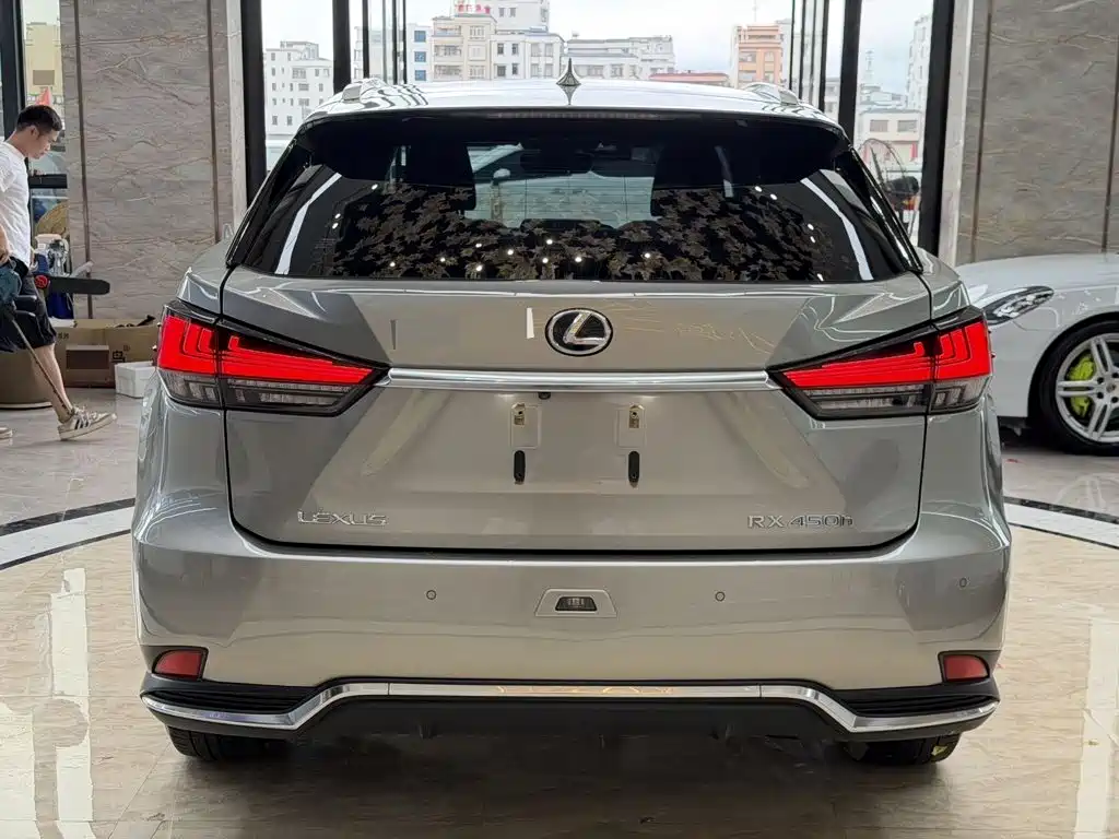 Фото 5 - Lexus RX