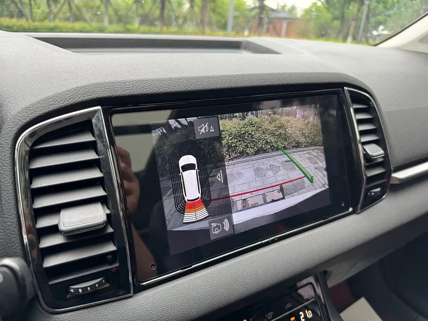 Škoda Karoq 2023 TSI280 Luxury Edition фото 12