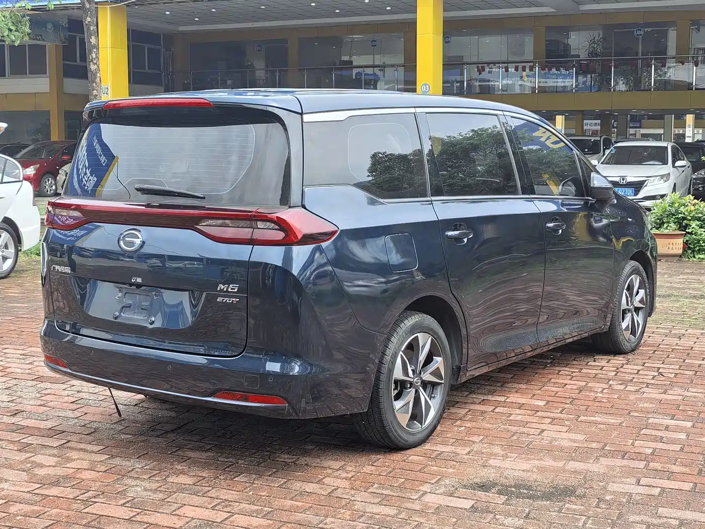 GAC Trumpchi Trumpchi M6 2021 270T DCT Luxury Edition (7-Seater) фото 4