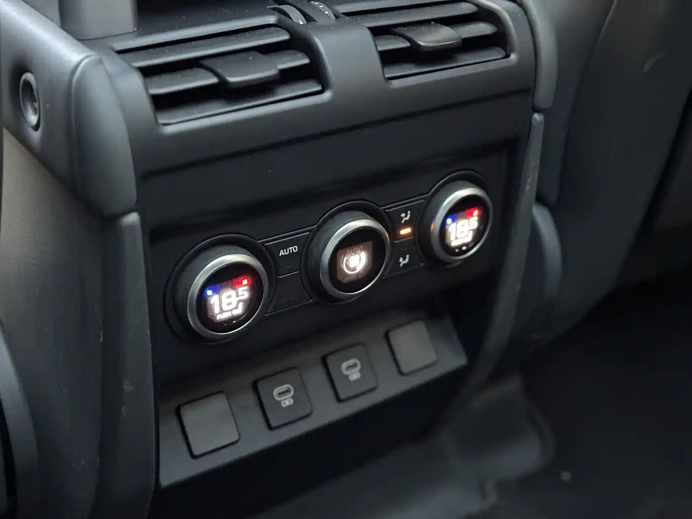 Land Rover Defender 2023 Model 110 3.0T P400 X-DYNAMIC HSE фото 12