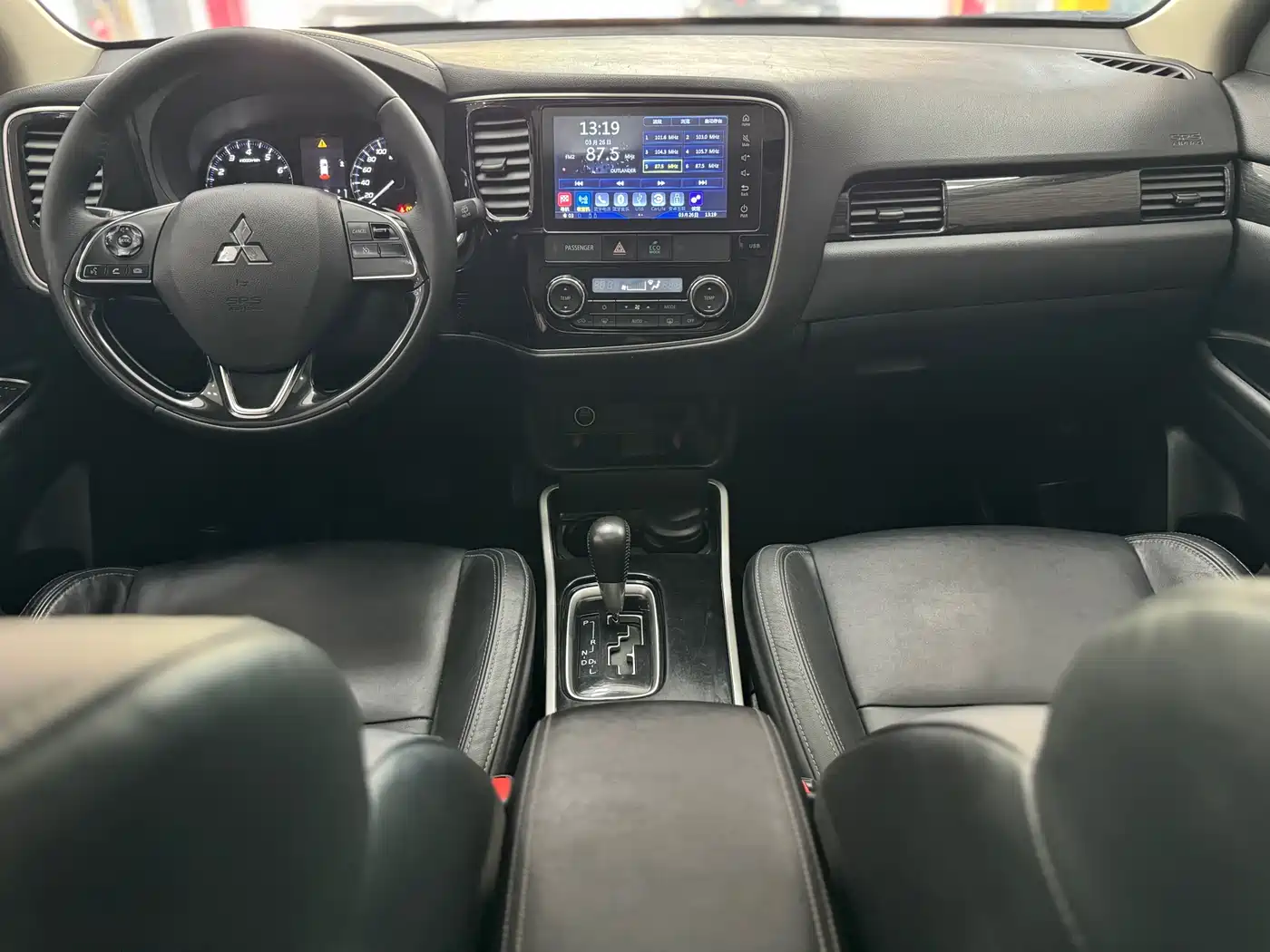 MITSUBISHI OUTLANDER