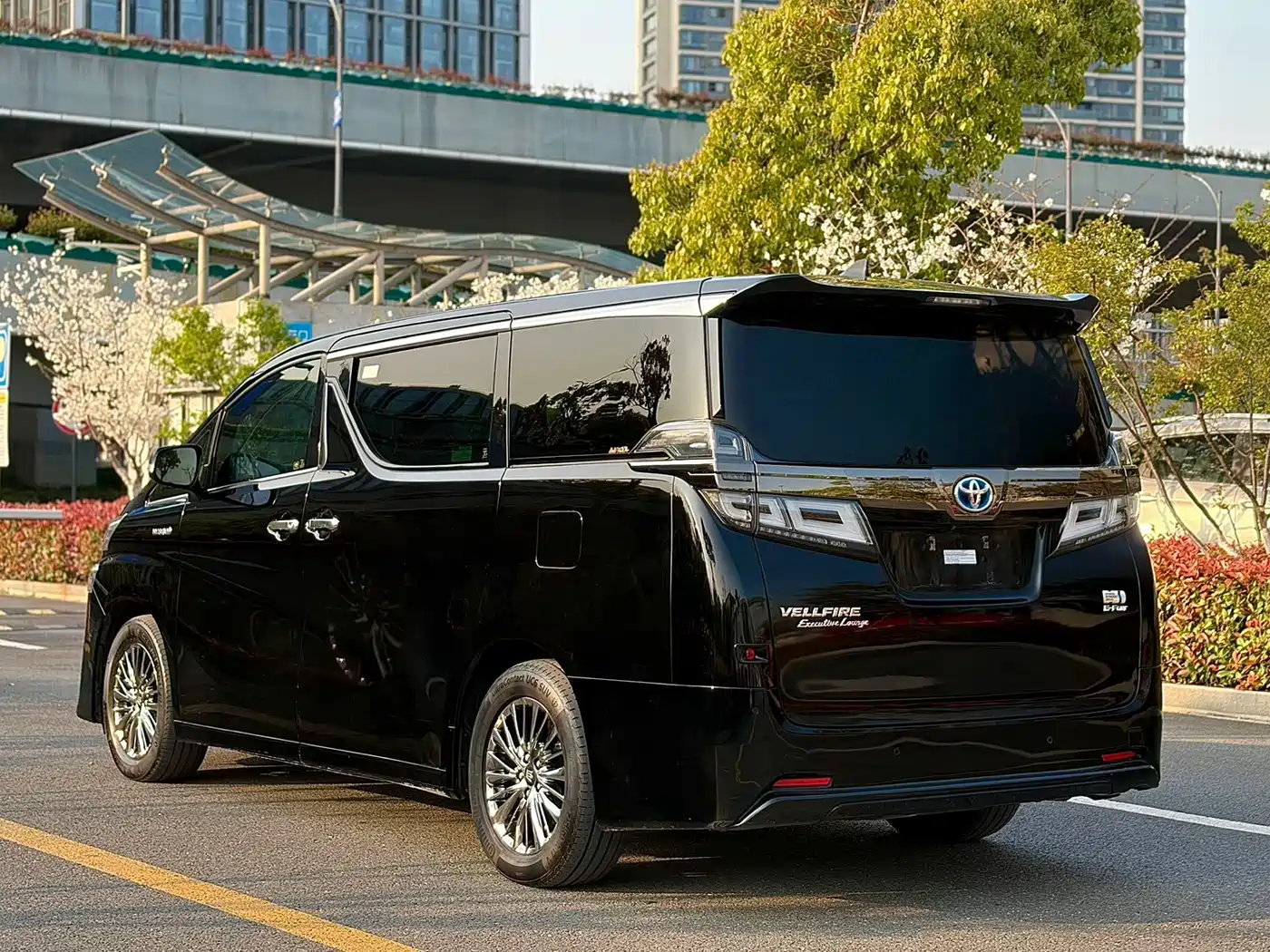 Toyota Vellfire 2021 Crown Hybrid 2.5L HV Supreme Edition фото 6