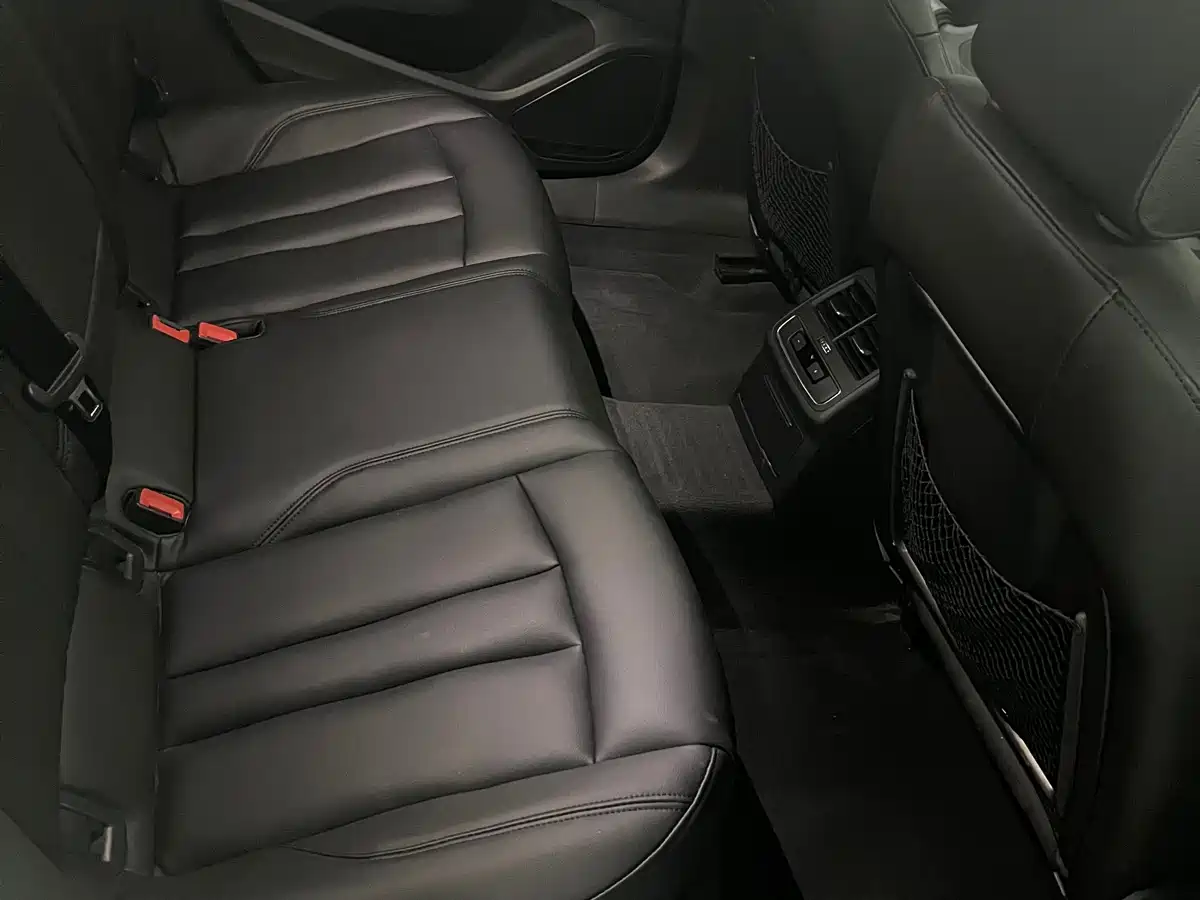 Audi A4L 2018 30th Anniversary 45 TFSI quattro Personality Sport фото 10