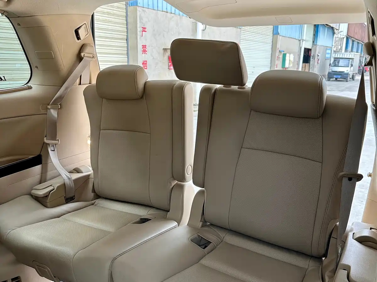 Toyota Alphard фото 10