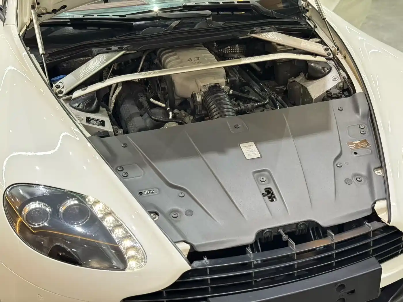 Aston Martin Vantage 2016 2015 4.7L Coupe