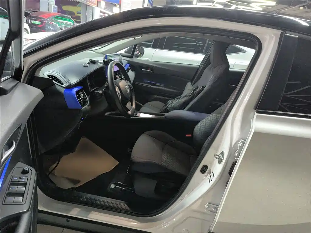 Toyota C-HR 2021 2.0L Comfort Edition фото 15
