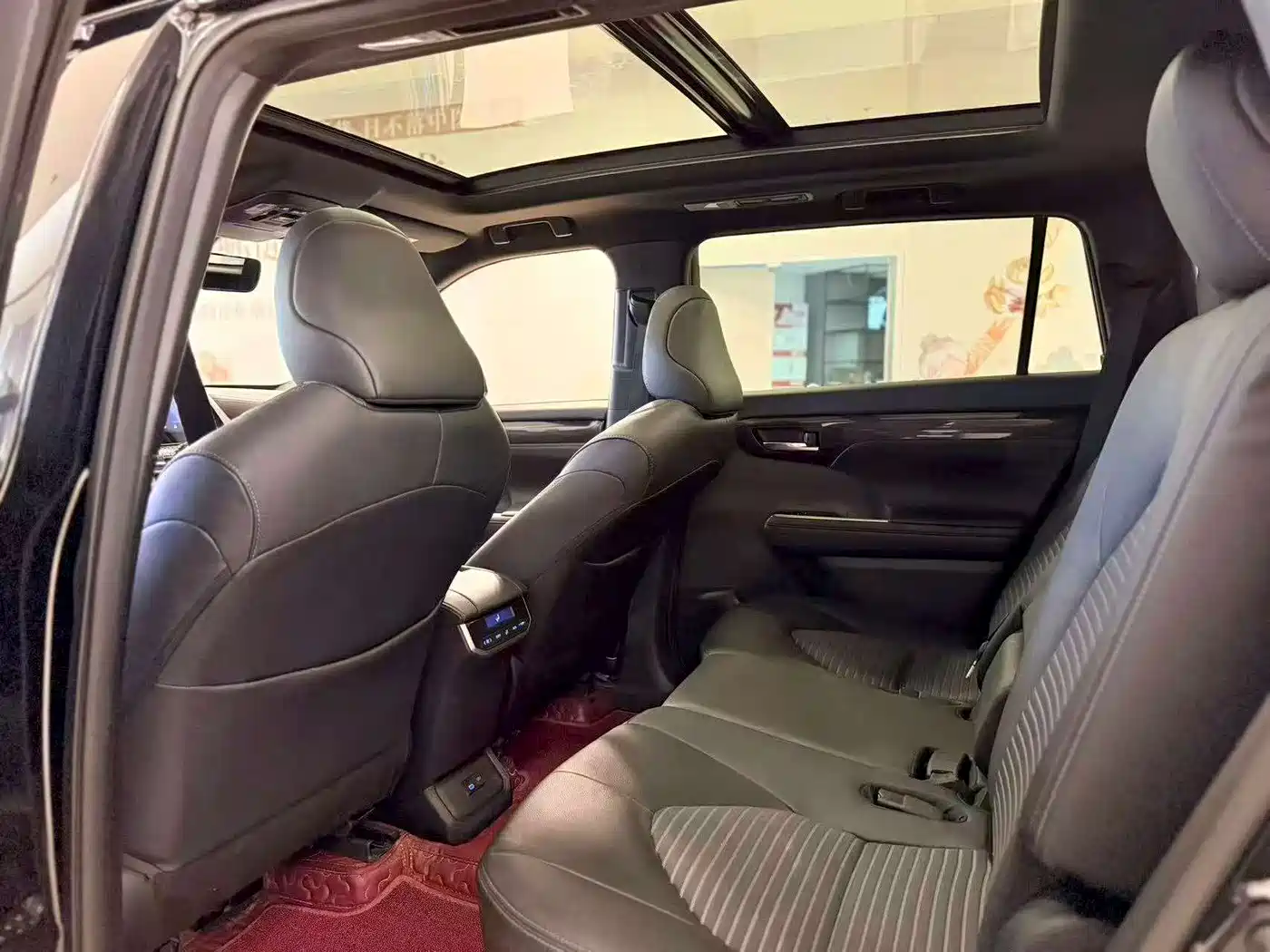 Toyota Crown Kluger 2021 2.5L HEV 4WD Premium фото 6