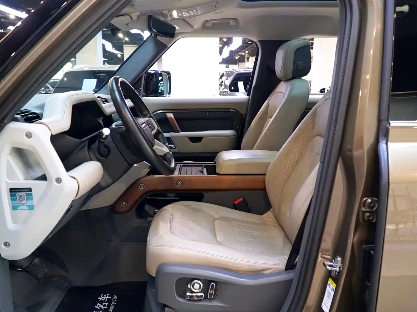 Land Rover Defender 2020 Model 110 P400 HSE фото 8