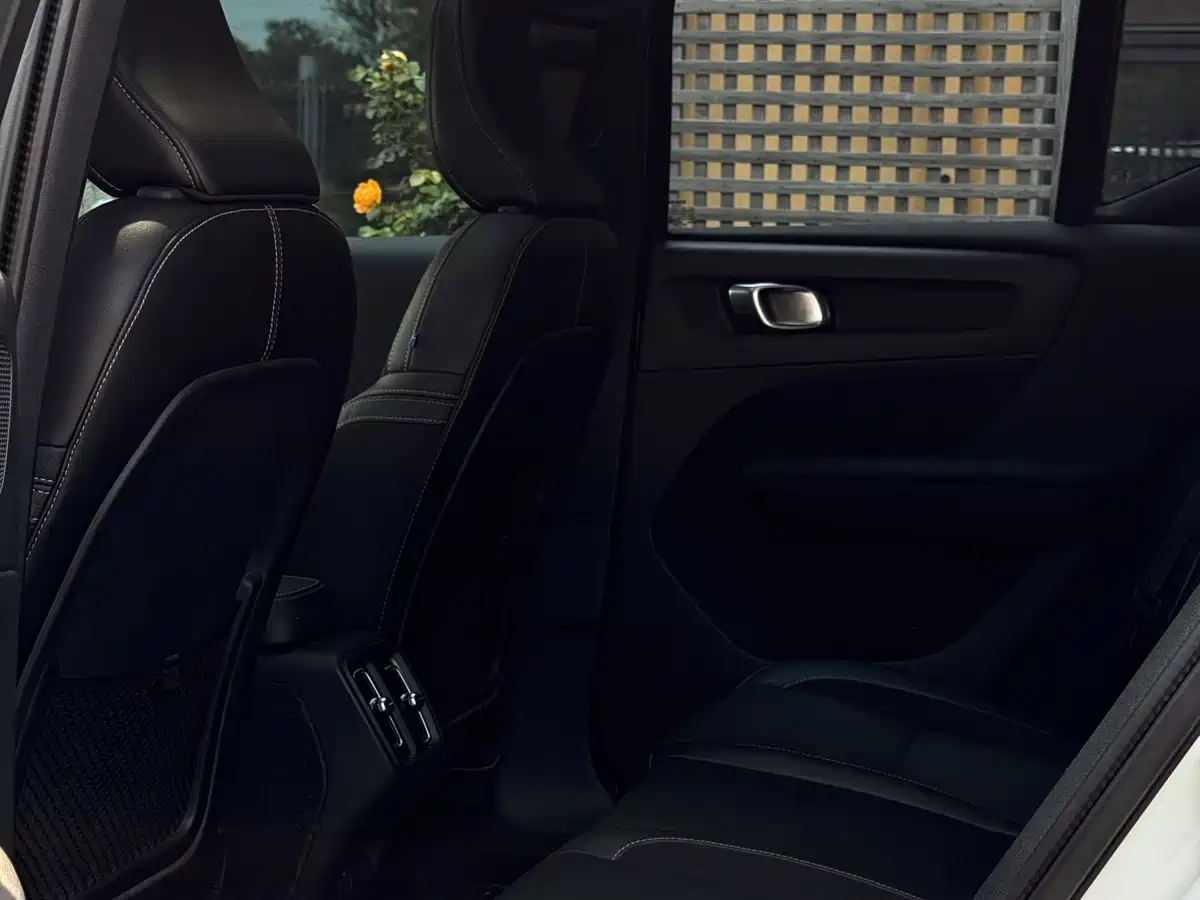 Фото 5 - Volvo XC40