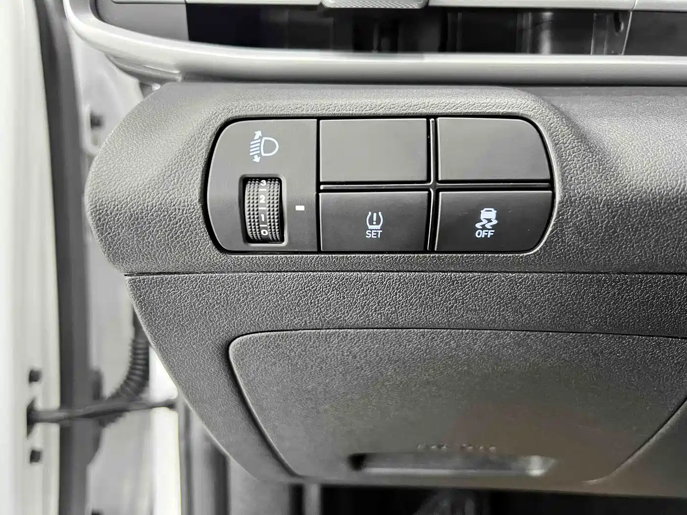 Hyundai Elantra 2023 Model 1.5L CVT LUX Premium Edition фото 10