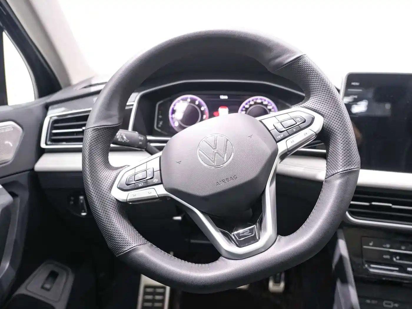 Volkswagen Tiguan L 2024 330TSI Automatic 2WD R-Line Premium Enjoyment Edition фото 16