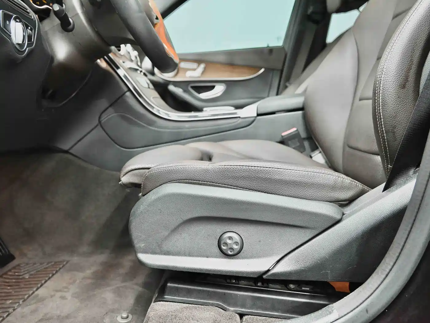 Mercedes-Benz GLC 2021 GLC 300 L 4MATIC Sporty фото 25