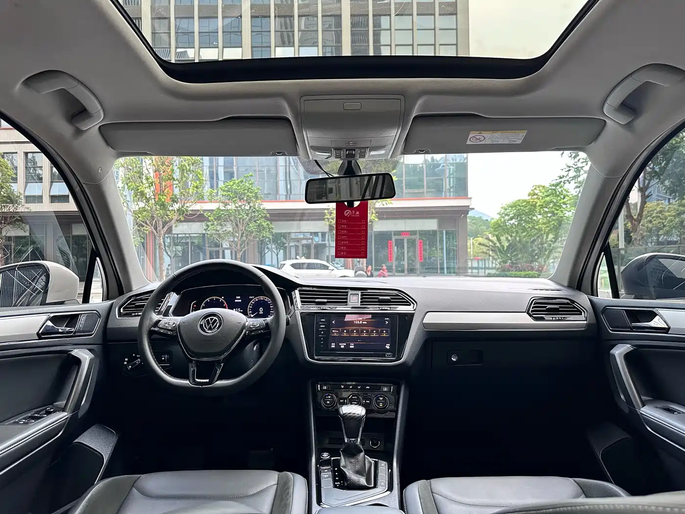 Volkswagen Tiguan L 2021 330TSI Automatic 2WD Smart фото 8