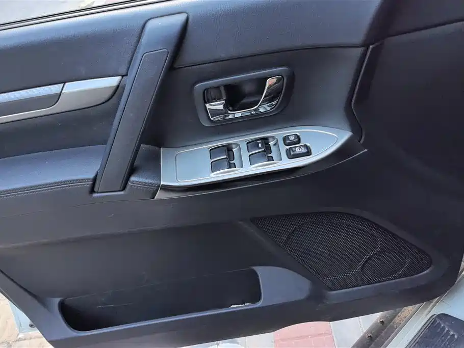 Mitsubishi Pajero (Import) 2015 3.0L Automatic Elite Premium Edition China V фото 7