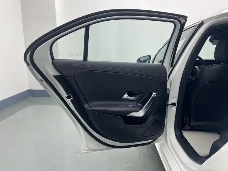 Mercedes-Benz A-Class 2023 A 200 L Dynamic фото 3