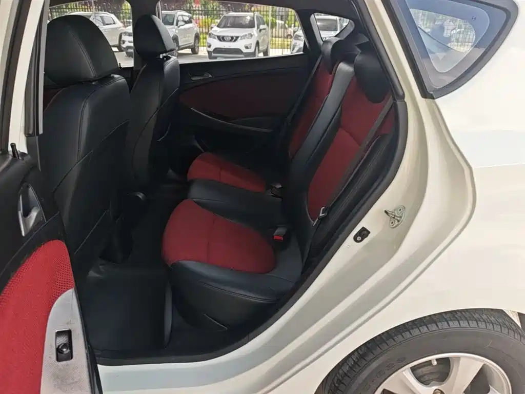 Hyundai Reina 2014 Model 1.4L Automatic GLX фото 17