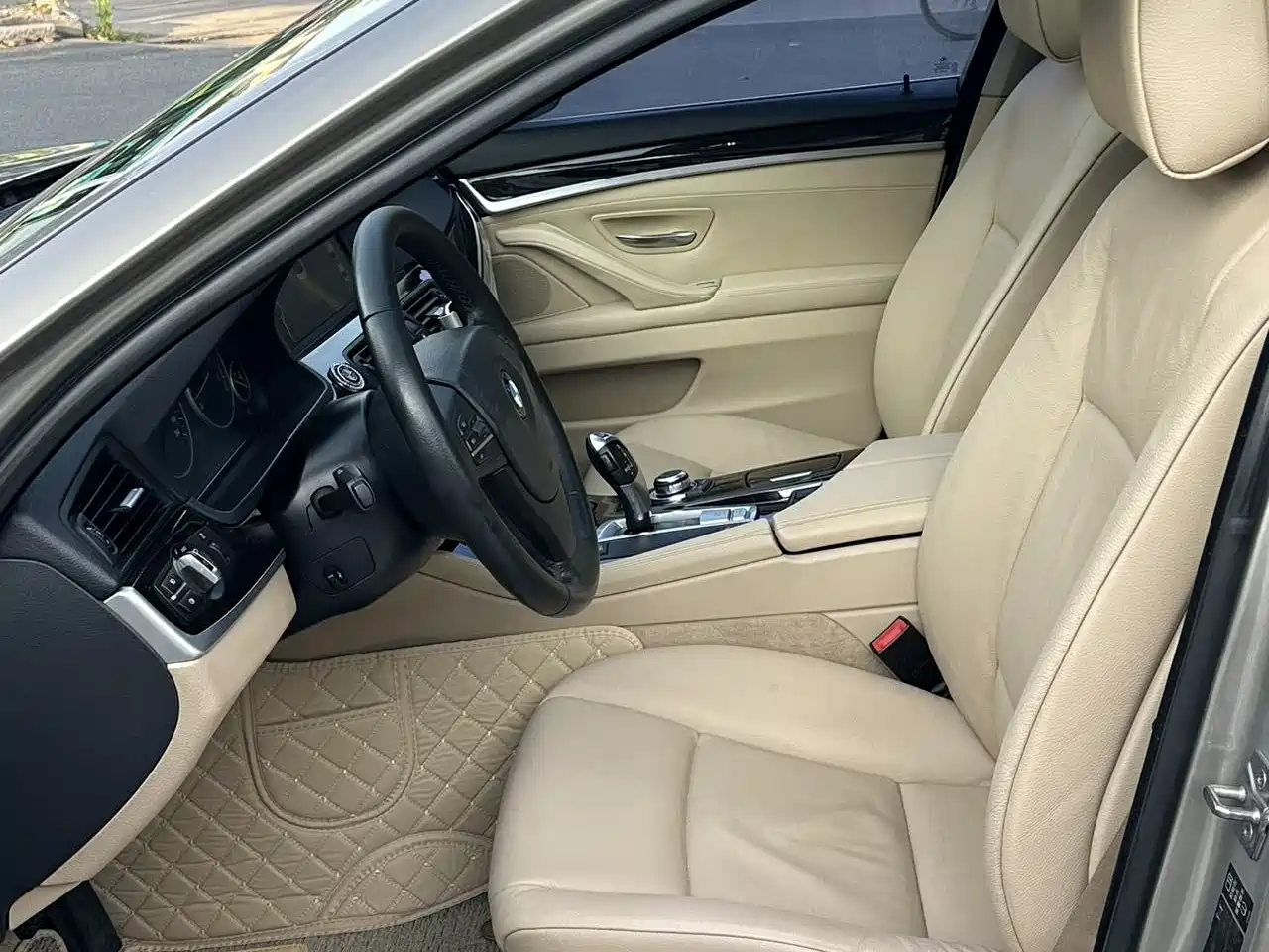 BMW 5 Series 2012 523Li Luxury фото 3