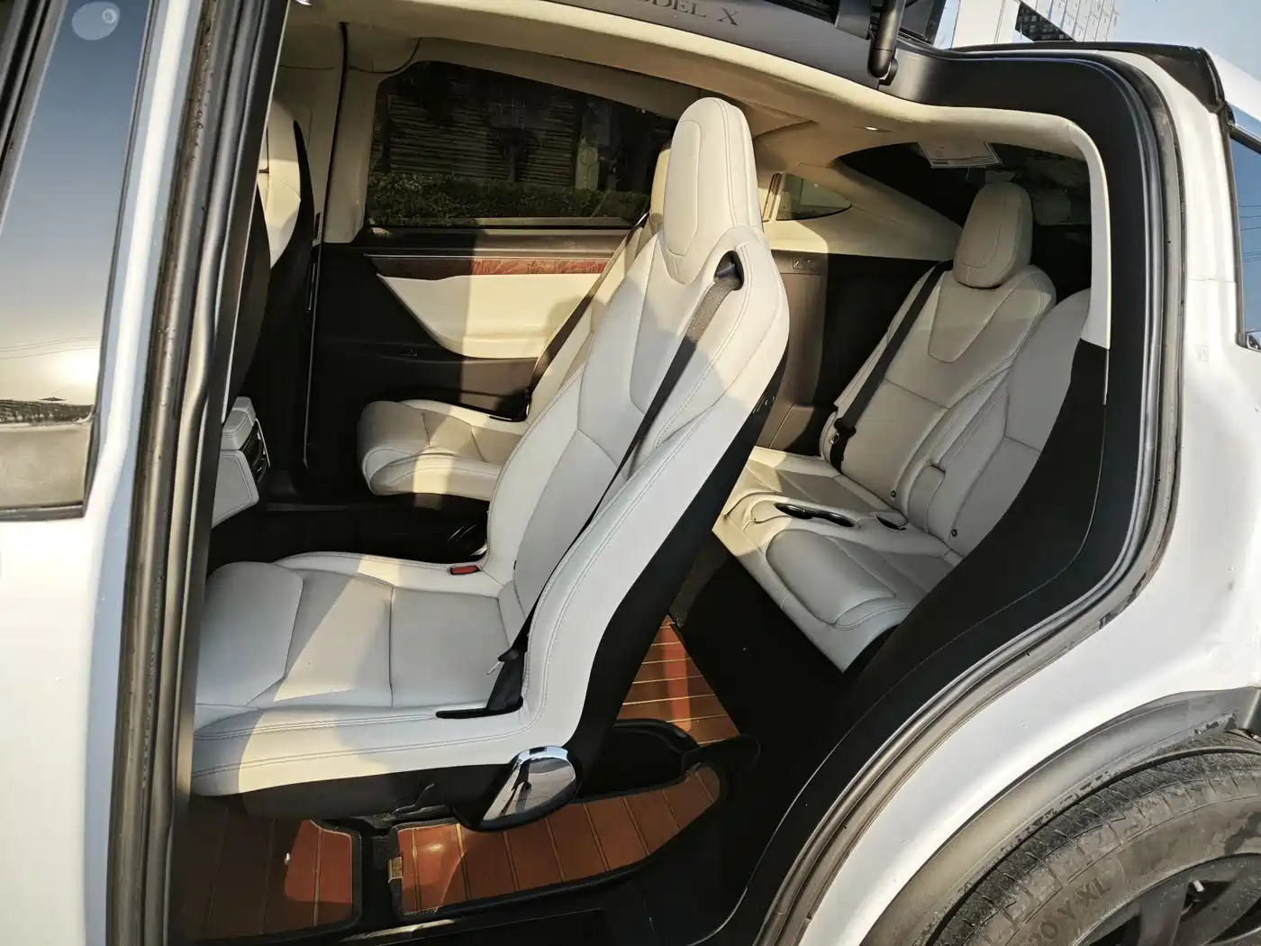 TESLA MODEL X