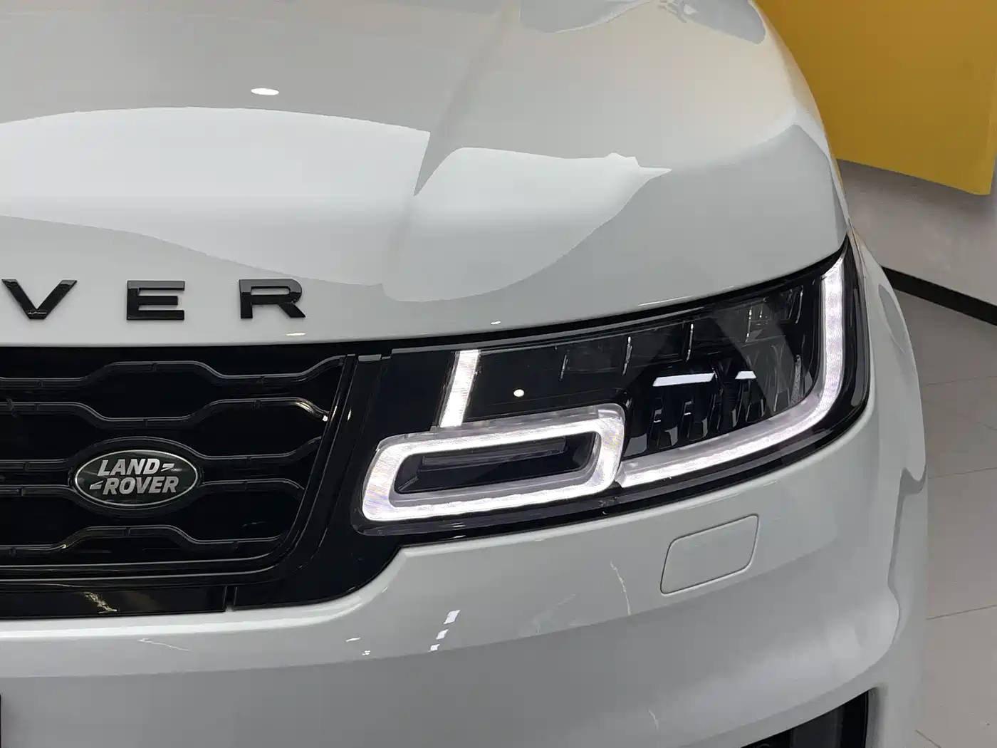 Land Rover Range Rover Sport 2022 3.0 L6 Gloss Black Edition фото 9