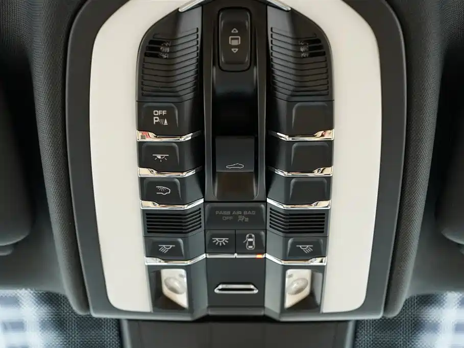 Porsche Cayenne 2014 Cayenne Platinum Edition 3.0T фото 28