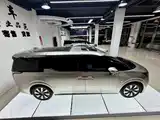 Фото 4 - Volvo EM90