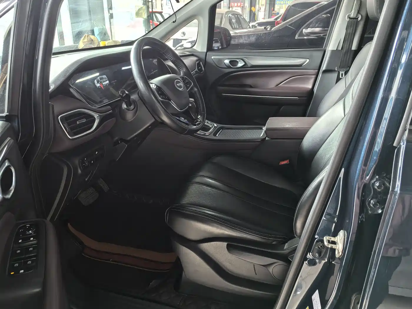GAC Trumpchi Trumpchi M6 2021 270T DCT Luxury Edition (7-Seater) фото 7