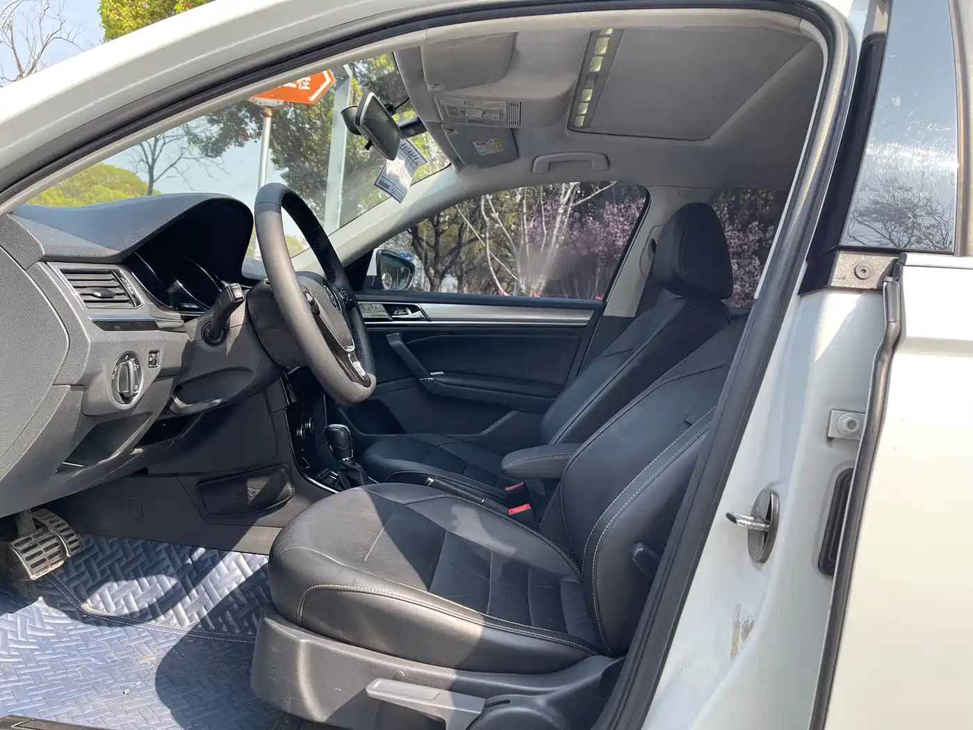 Volkswagen Bora 2017 1.6L Automatic Comfort фото 8