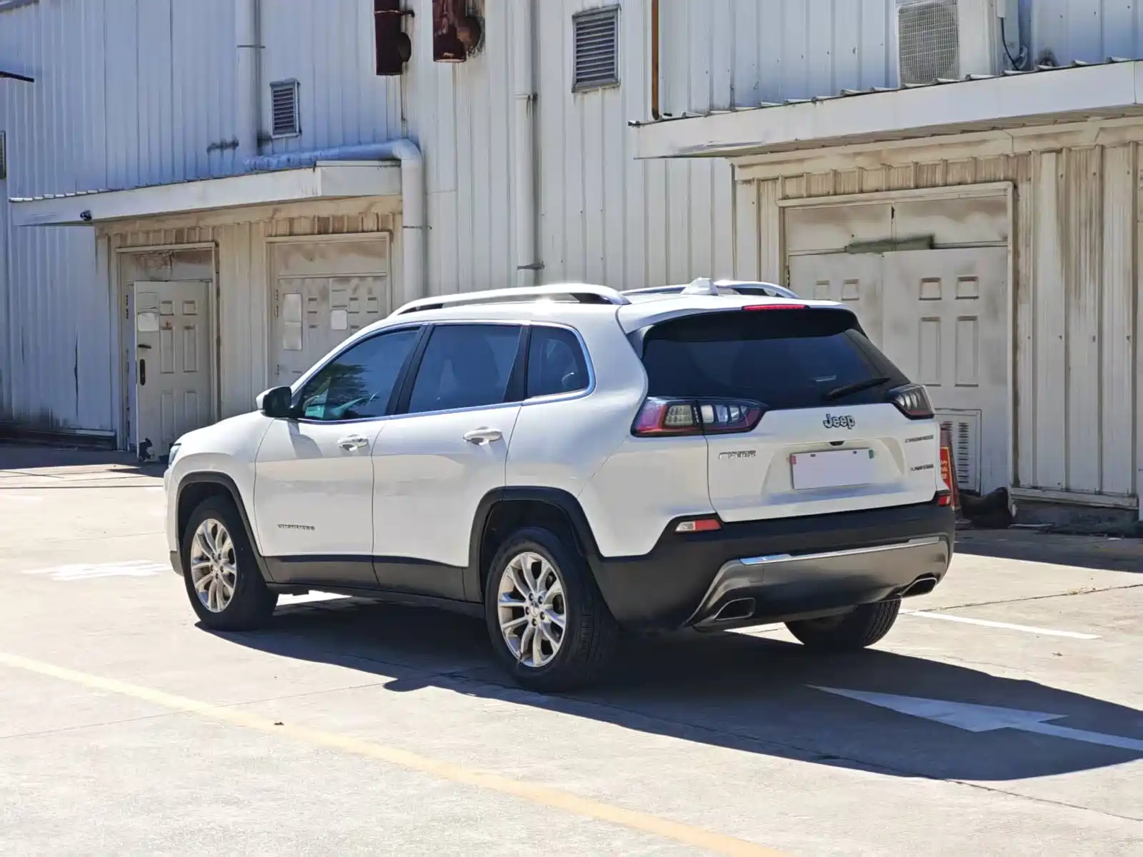 Photo 7 - Jeep Cherokee