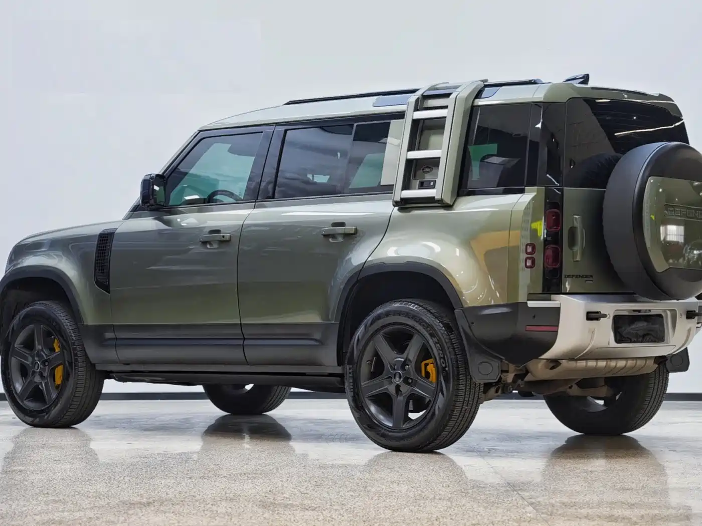 Land Rover Defender 2020 Model 110 P400 HSE фото 10