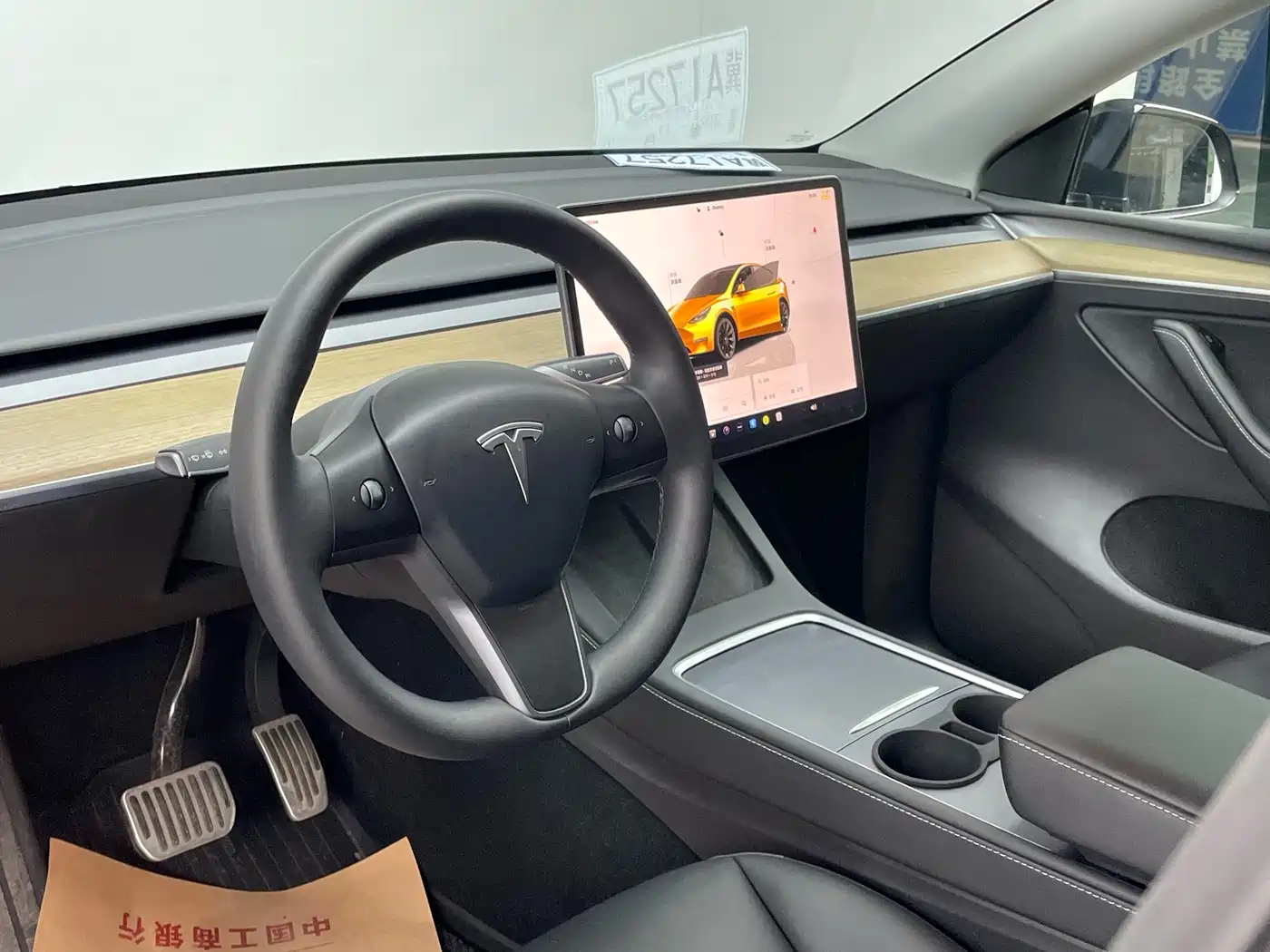 TESLA MODEL Y
