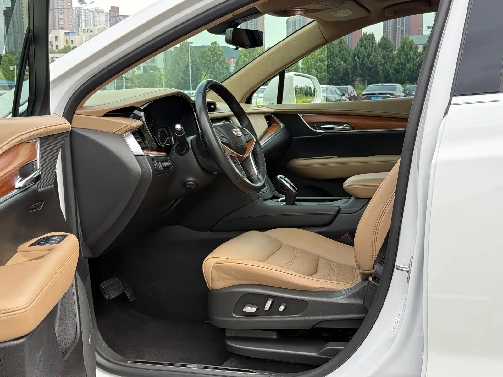 Photo 4 - Cadillac XT5
