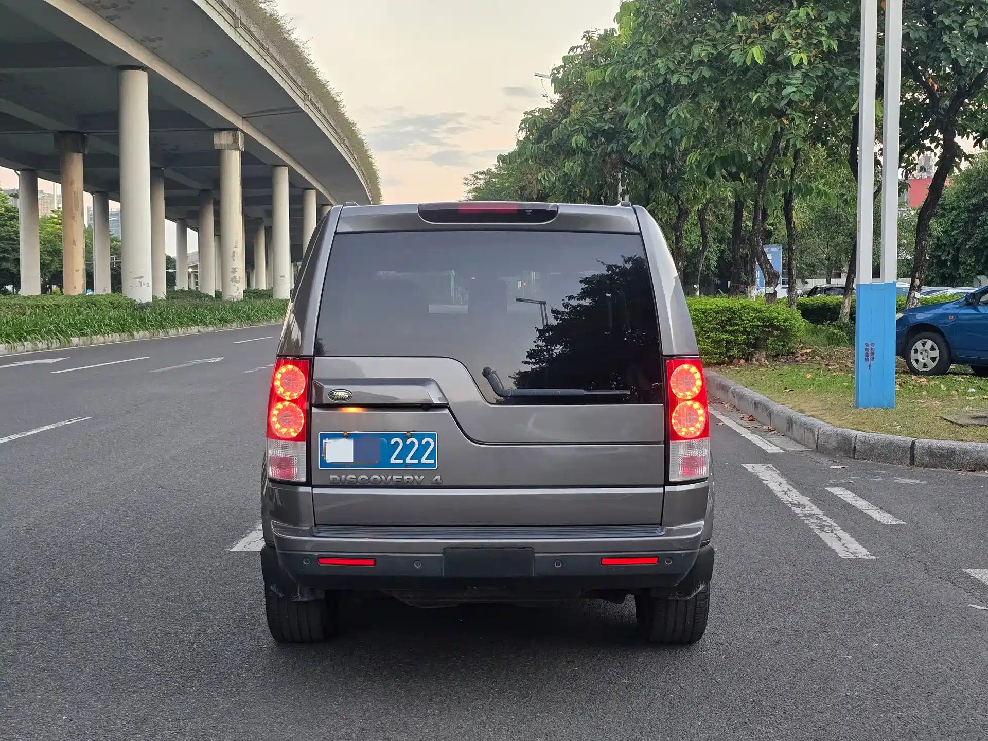 Photo 14 - Land Rover Discovery