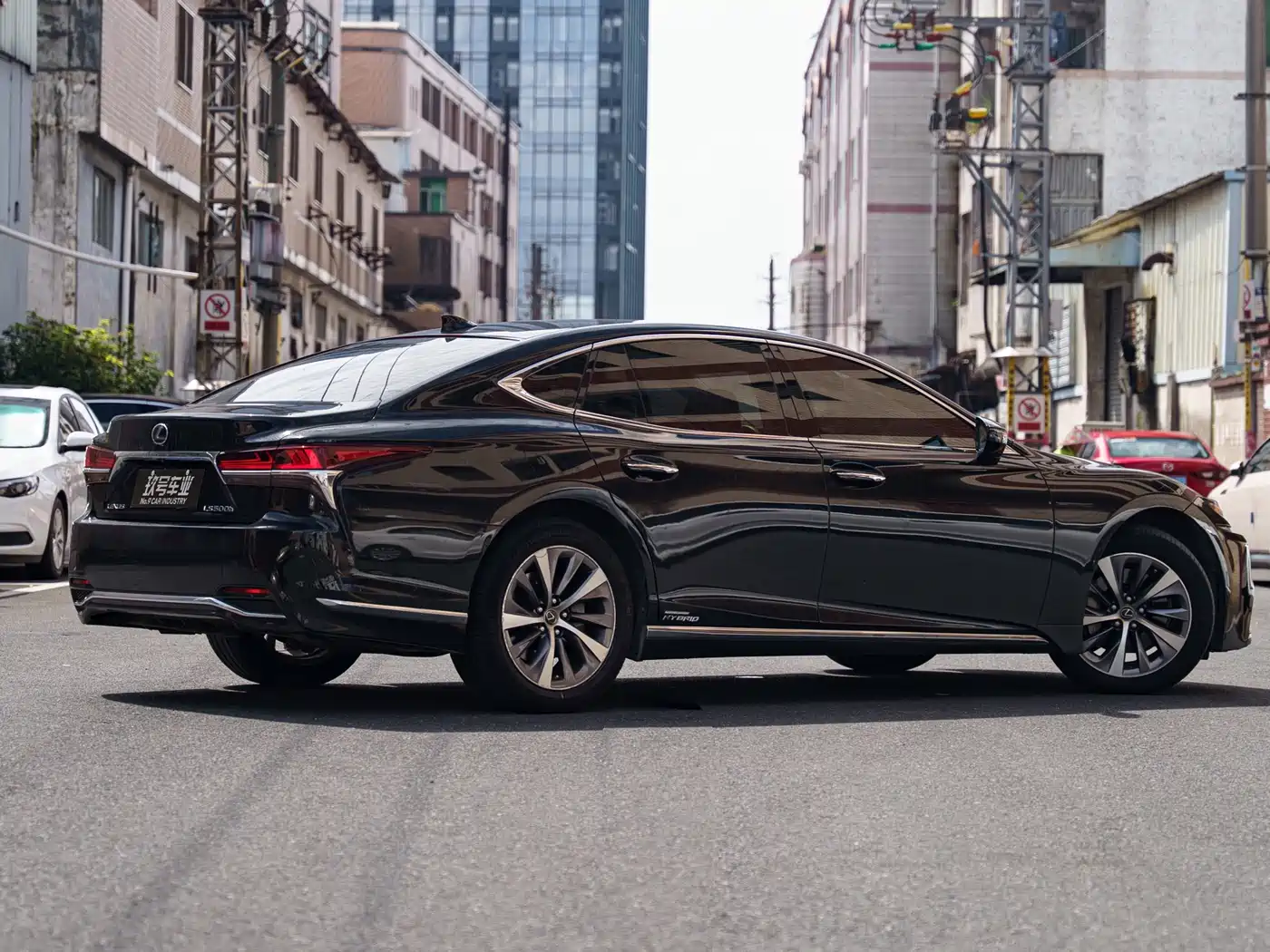 Lexus LS 2018 500h Excellence Edition China V фото 3