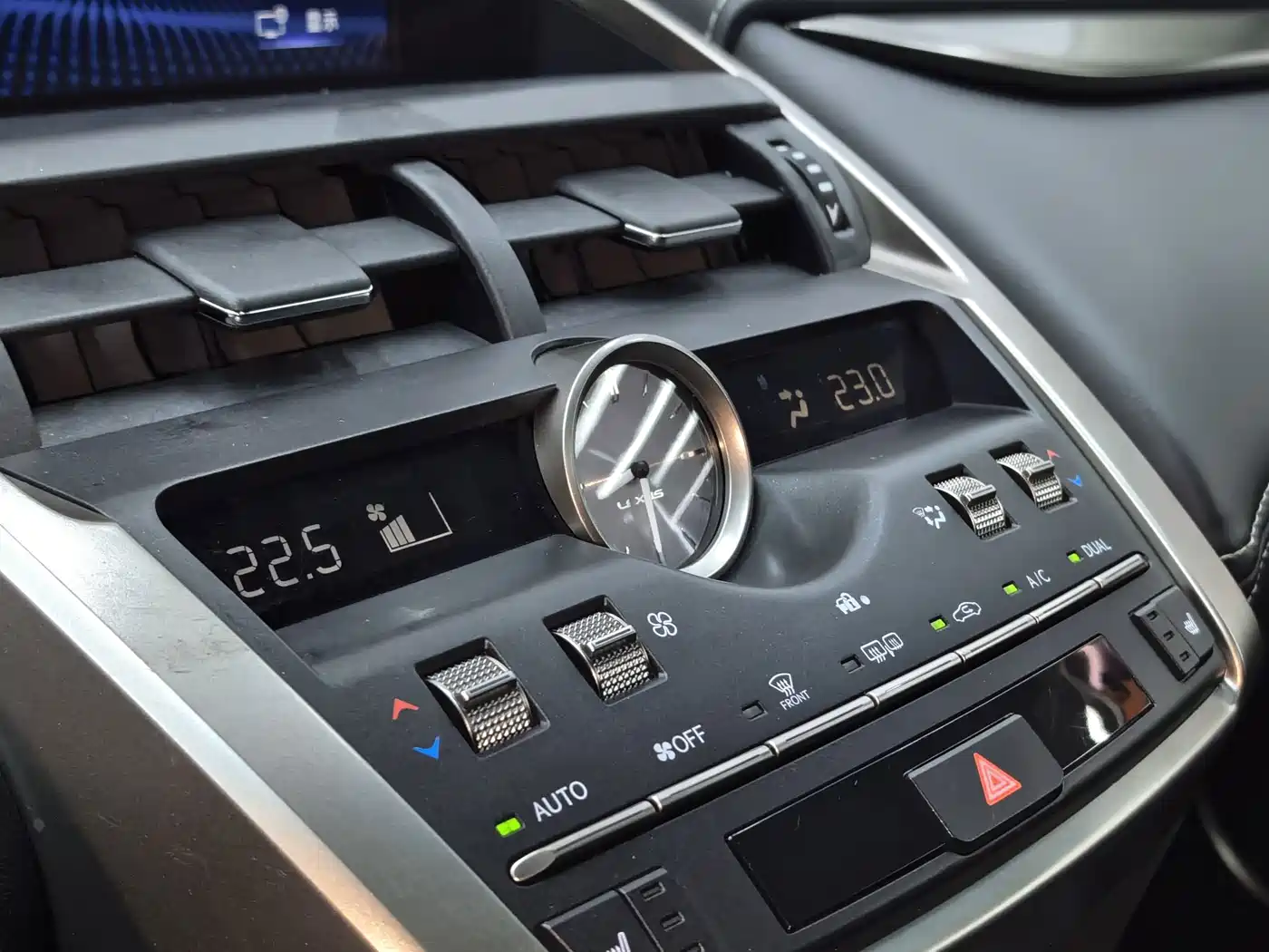 Фото 19 - Lexus NX