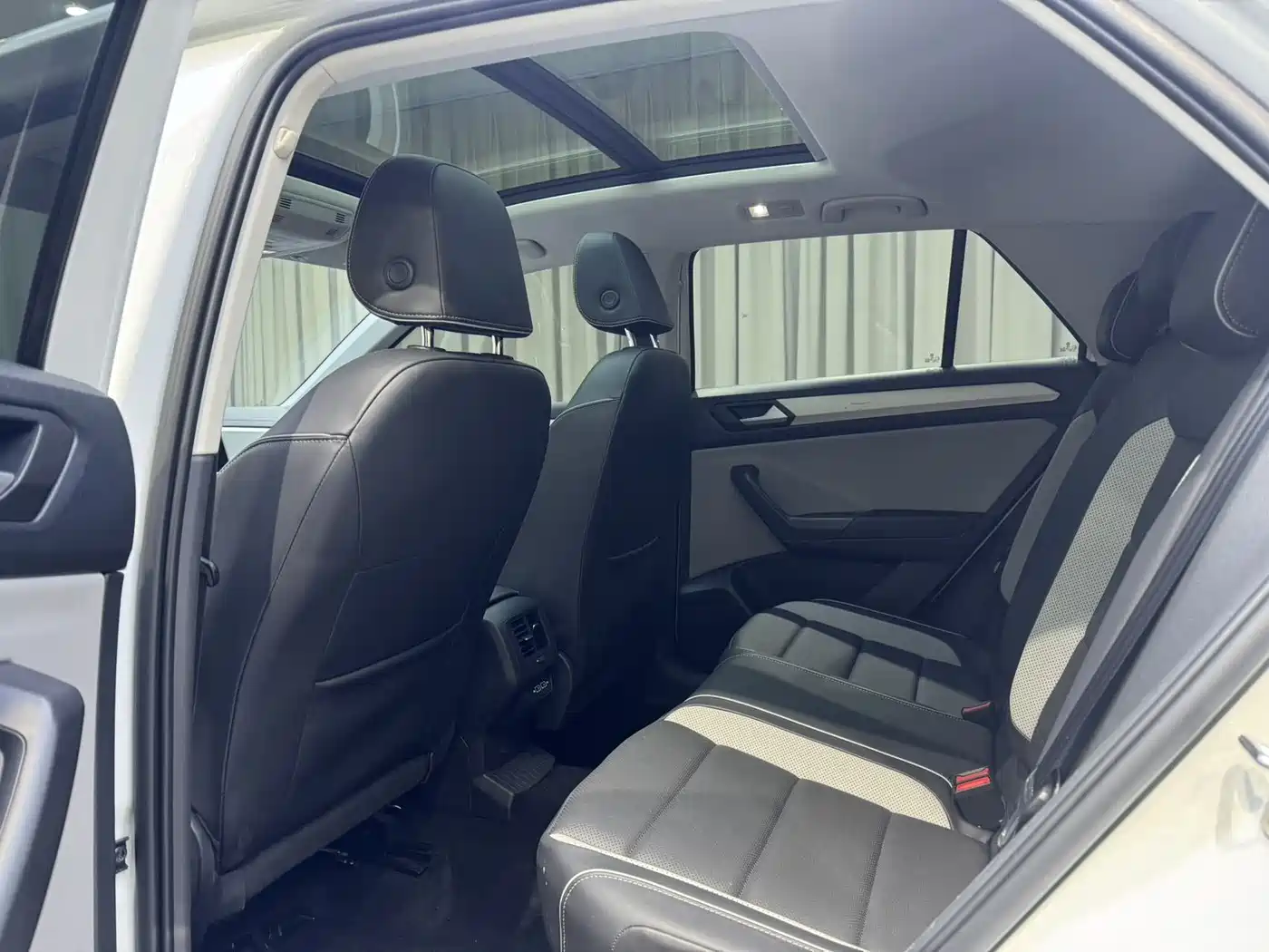 Volkswagen T-ROC 2023 280TSI DSG 2WD Time Edition фото 14